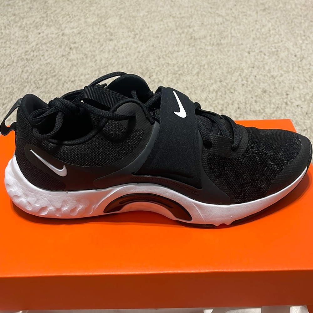 BRAND NEW Nike Renew In season TR 12 training shoes